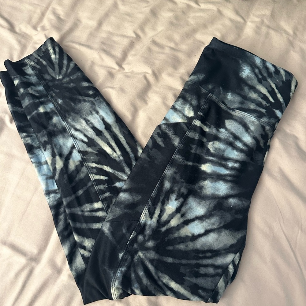Marika size large patterned workout leggings